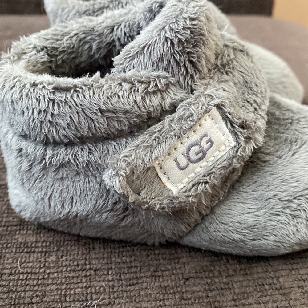 UGG - Picture 2 of 4